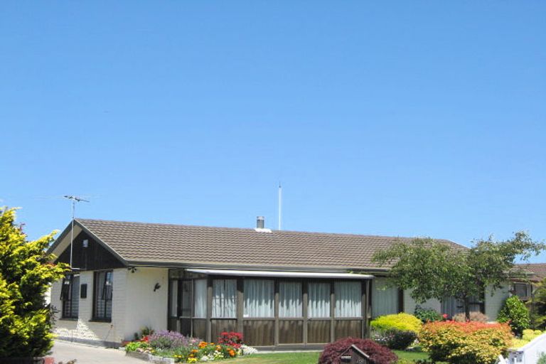 Photo of property in 18 Mchaffies Place, Wainoni, Christchurch, 8061