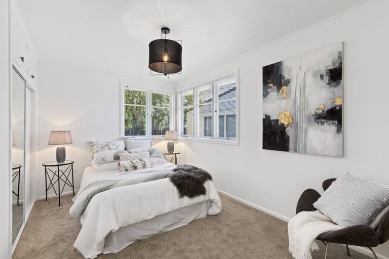 Photo of property in 32 Neil Avenue, Te Atatu Peninsula, Auckland, 0610