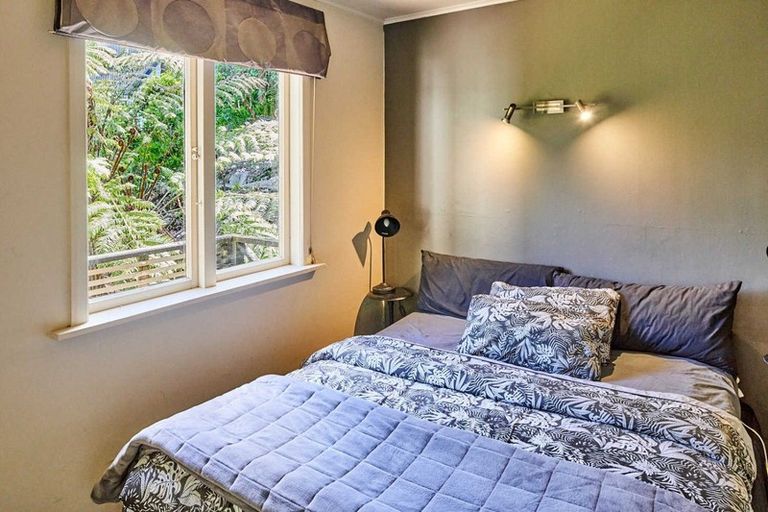 Photo of property in 30 Ferry Road, Days Bay, Lower Hutt, 5013