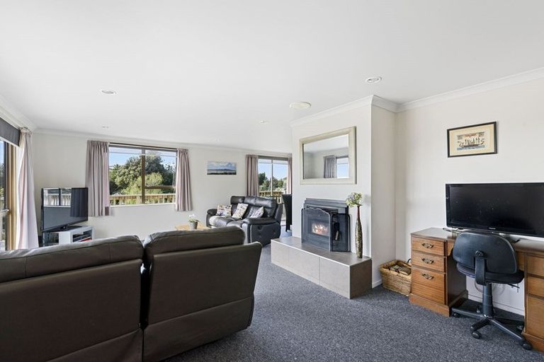 Photo of property in 4 Frimley Terrace, Waikanae Beach, Waikanae, 5036