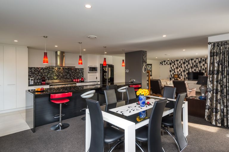 Photo of property in 43 Davaar Crescent, Broomfield, Christchurch, 8042