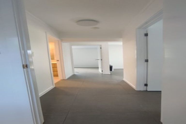 Photo of property in 18 Gretel Place, Hillcrest, Auckland, 0627