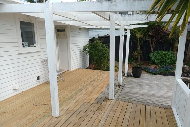 Photo of property in 15 Agincourt Street, Glenfield, Auckland, 0629