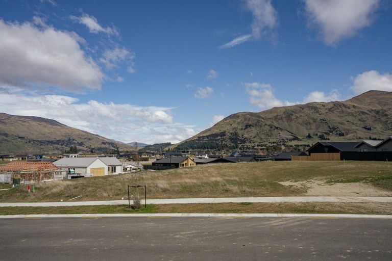 Photo of property in 11 Simpson Crescent, Wanaka, 9305