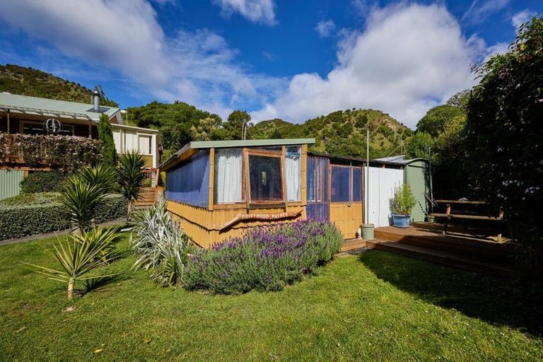 Photo of property in 17 Makura Road, Goose Bay, Kaikoura, 7374