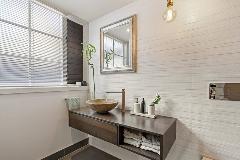 Photo of property in 2/2 Clifton Road, Hauraki, Auckland, 0622