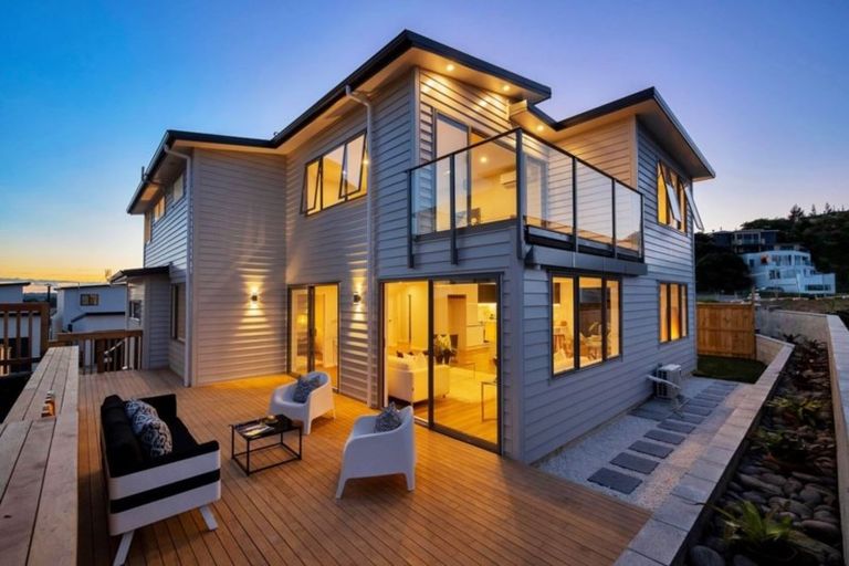 Photo of property in 5 Manawanui Way, Orewa, 0931