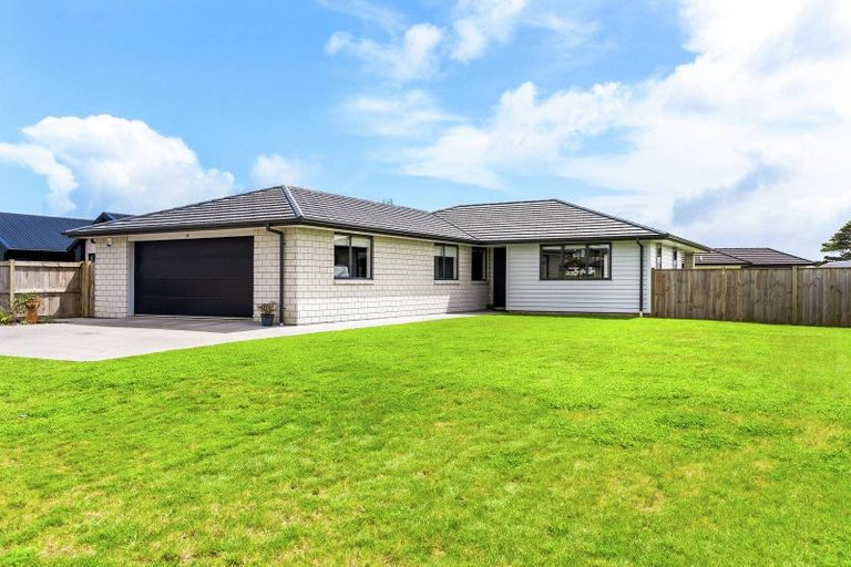 Photo of property in 28 Kerr Crescent, Patumahoe, 2679