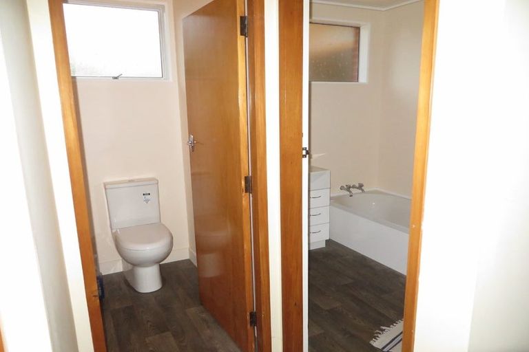 Photo of property in 107 Larnach Road, Vauxhall, Dunedin, 9013