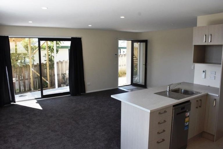 Photo of property in 2b Grenadine Place, Unsworth Heights, Auckland, 0632