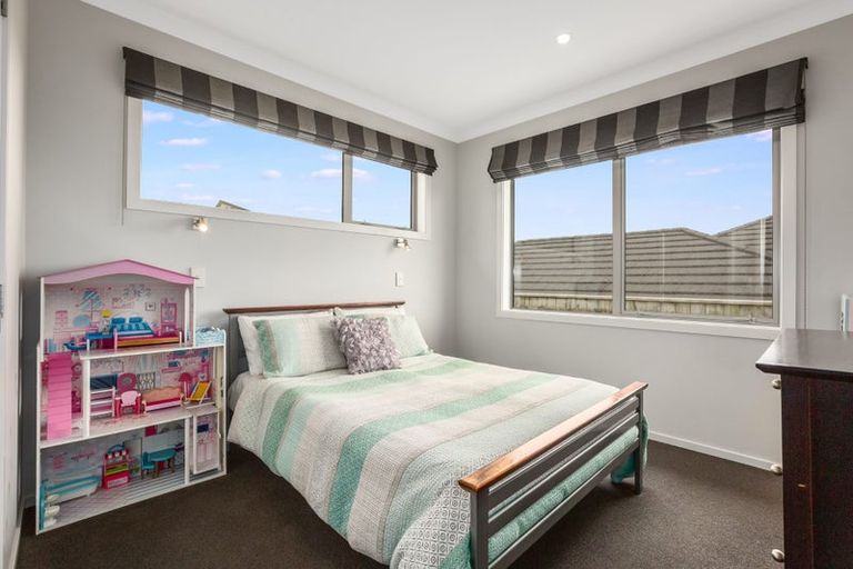 Photo of property in 10 Wangapeka Way, Aotea, Porirua, 5024