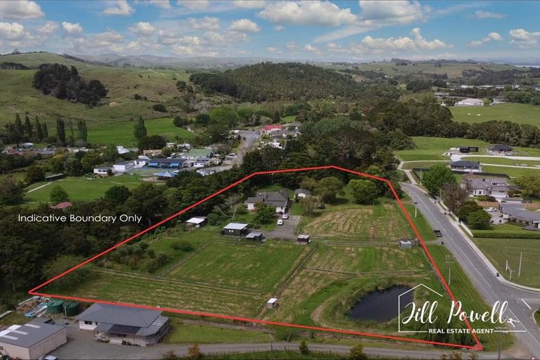 Photo of property in 32 Franklin Road, Paparoa, 0571