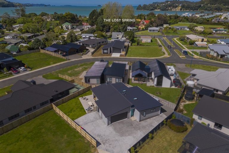 Photo of property in 10 Palm Drive, Whitianga, 3510