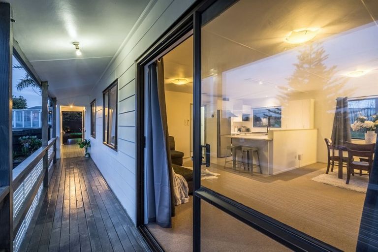 Photo of property in 2/7 Matipo Road, Te Atatu Peninsula, Auckland, 0610