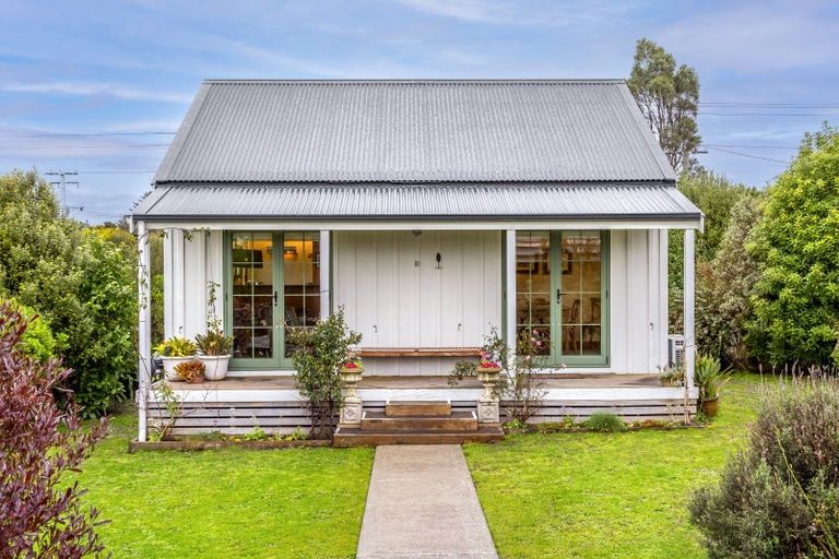 Photo of property in 10 Waite Street, Featherston, 5710