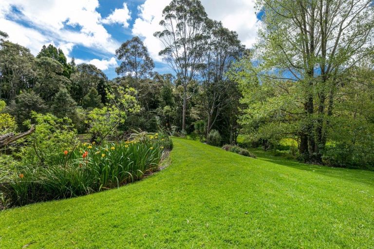 Photo of property in 52 Robinson Road, Coatesville, 0793