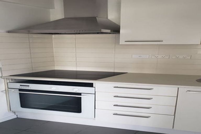 Photo of property in 81 Archers Road, Hillcrest, Auckland, 0629