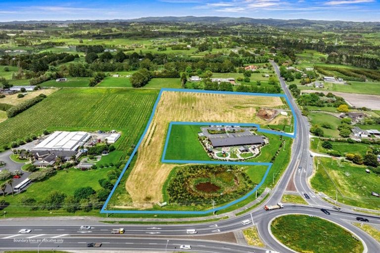 Photo of property in 449 Taupaki Road, Kumeu, 0892