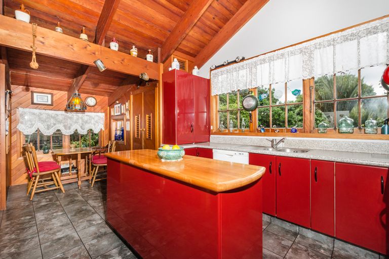 Photo of property in 289 Motutara Road, Muriwai, Waimauku, 0881