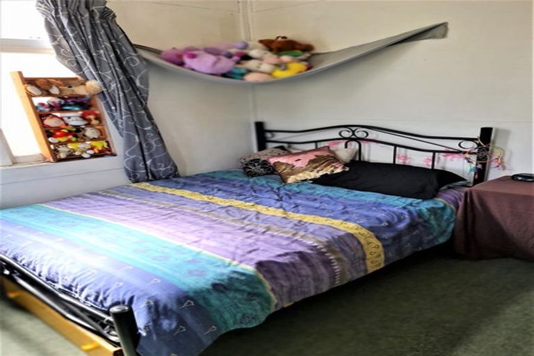 Photo of property in 28 Adderley Street, Westport, 7825