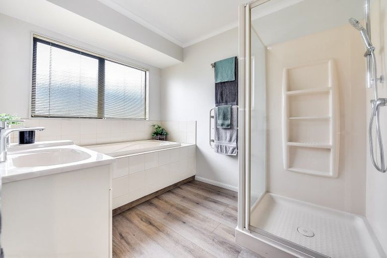 Photo of property in 52 Diomede Glade, Flagstaff, Hamilton, 3210