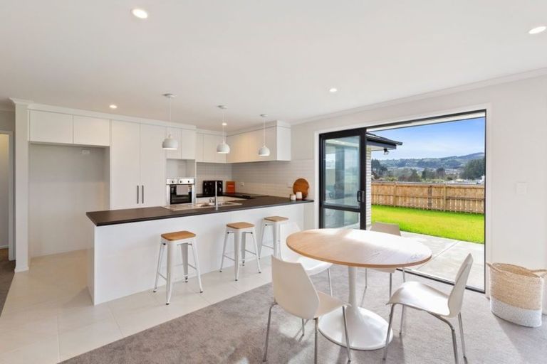 Photo of property in 2 Lippiatt Crescent, Pokeno, 2402