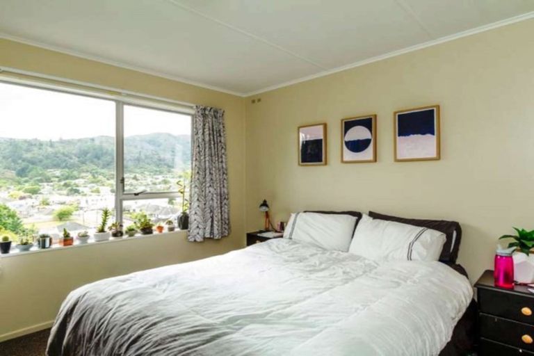 Photo of property in 23b Rintoul Grove, Stokes Valley, Lower Hutt, 5019