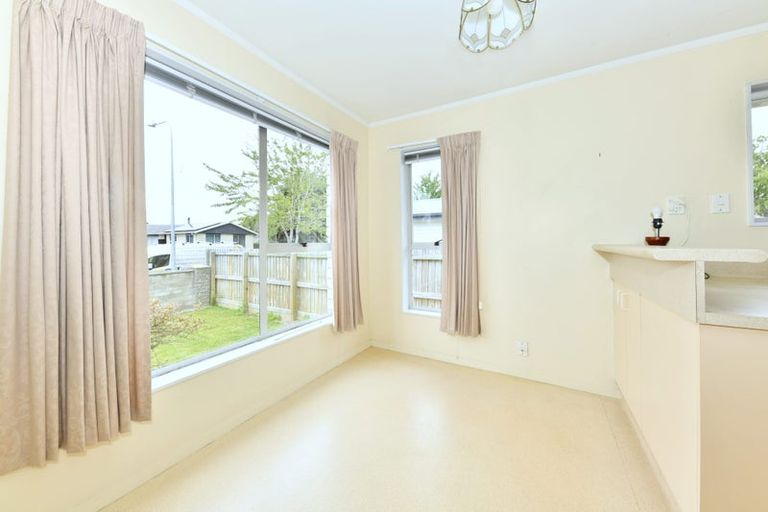 Photo of property in 31 Denniston Crescent, Redwood, Christchurch, 8051