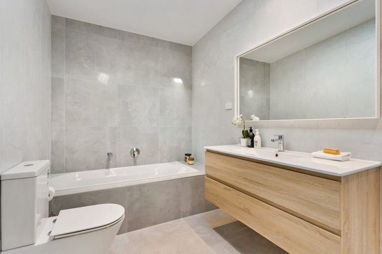 Photo of property in 38a Links Road, New Lynn, Auckland, 0600