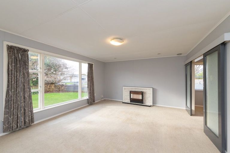 Photo of property in 88 Wikiriwhi Crescent, Awapuni, Palmerston North, 4412