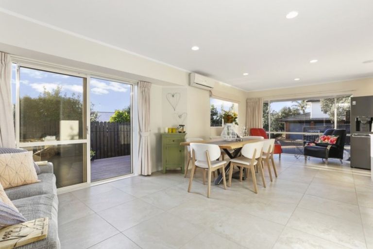Photo of property in 86 William Bayes Place, Red Beach, 0932