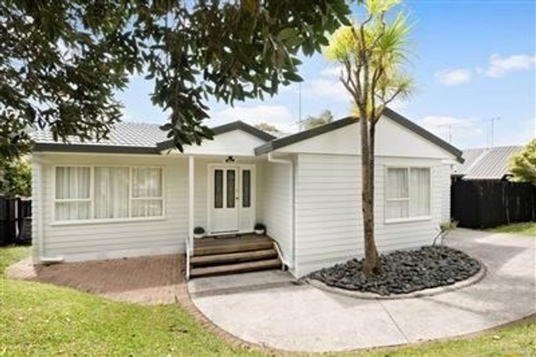 Photo of property in 3 Ian Sage Avenue, Torbay, Auckland, 0630