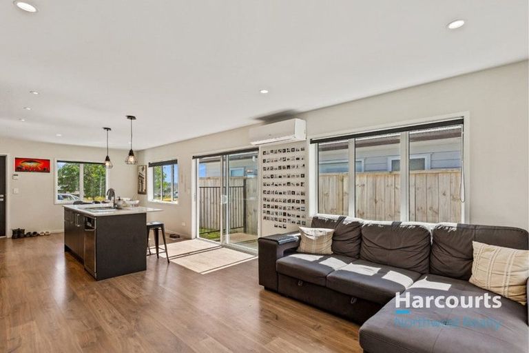 Photo of property in 48 Accolage Boulevard, Kumeu, 0810