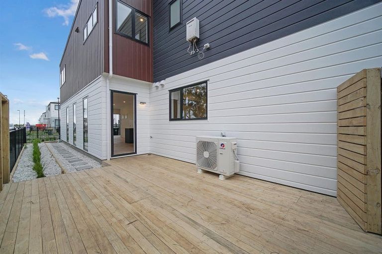 Photo of property in 32 Arapapa Road, Papakura, 2110