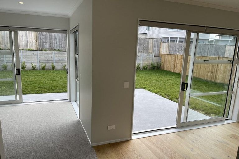 Photo of property in 20 Onekura Street, Red Beach, 0932