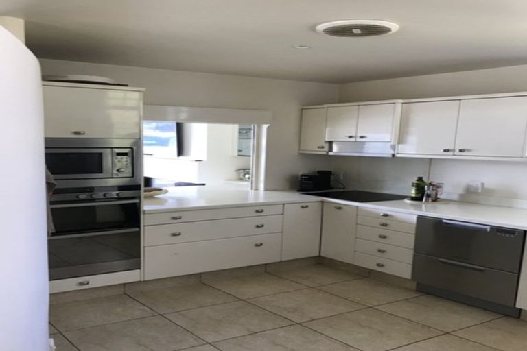 Photo of property in 154 Oriental Parade, Oriental Bay, Wellington, 6011