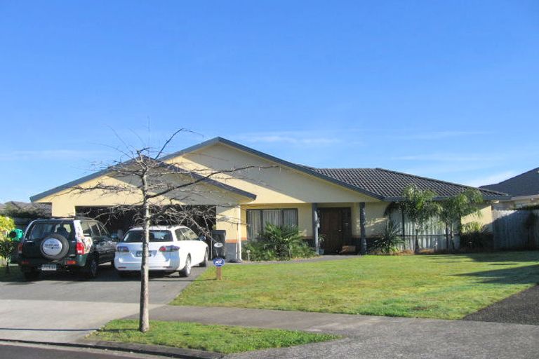 Photo of property in 14 Nad Place, East Tamaki Heights, Auckland, 2016