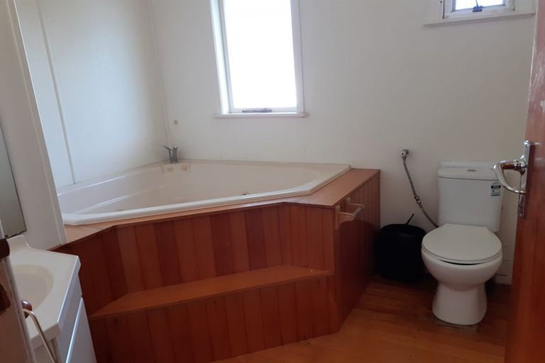 Photo of property in 9 Barrys Road, Glendene, Auckland, 0602