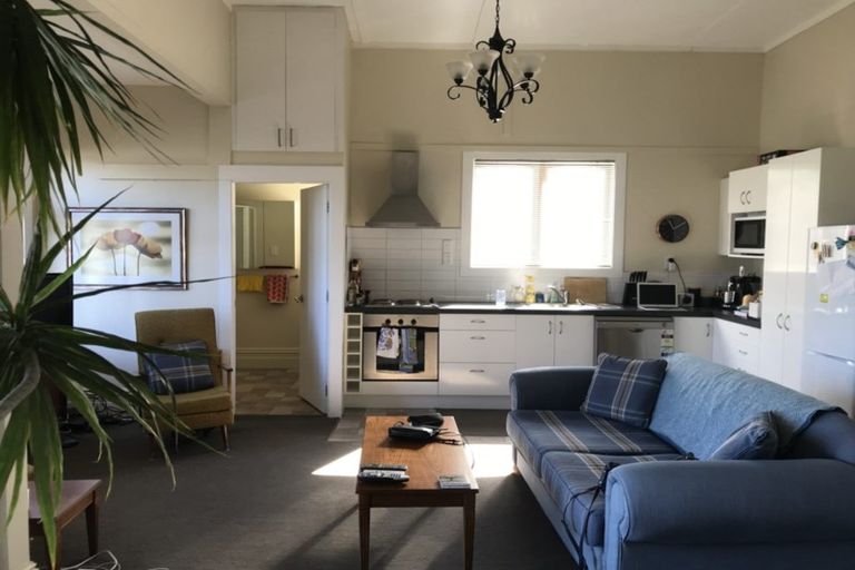 Photo of property in 15 Porritt Avenue, Mount Victoria, Wellington, 6011