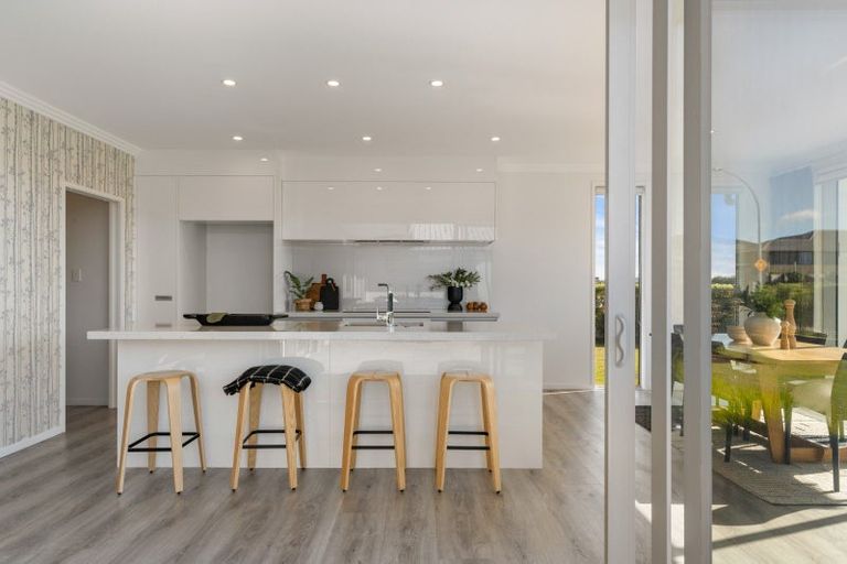 Photo of property in 1 Charlotte Drive, Omokoroa, 3114