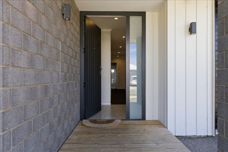 Photo of property in 72 Tabraham Crescent, Pyes Pa, Tauranga, 3112