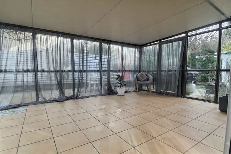 Photo of property in 10 Leeton Drive, Waipukurau, 4200
