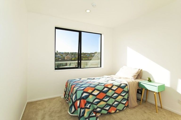 Photo of property in Apollo Apartments, 409/46 Rosedale Road, Rosedale, Auckland, 0632