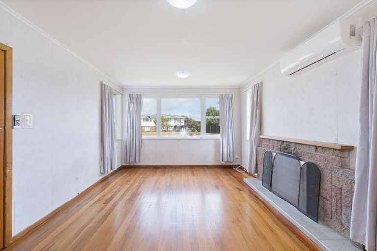 Photo of property in 41 St Leonards Road, Kelston, Auckland, 0602