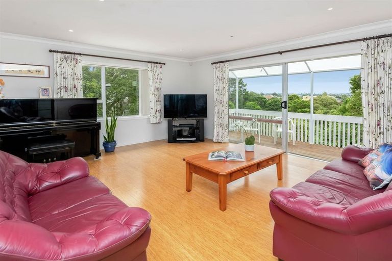 Photo of property in 17 Copperfield Terrace, Mellons Bay, Auckland, 2014