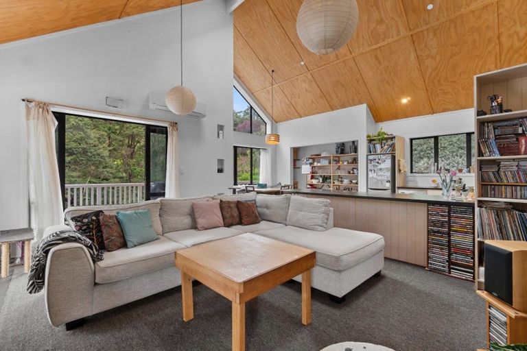 Photo of property in 140 Shaw Road, Oratia, Auckland, 0604