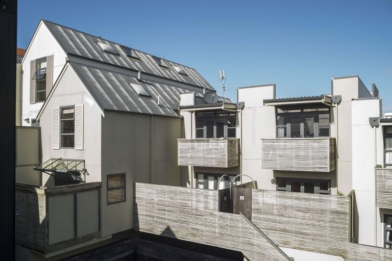 Photo of property in Pirie Street Townhouses, 18/35 Pirie Street, Mount Victoria, Wellington, 6011