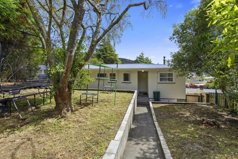 Photo of property in 21 Holland Street, Wainuiomata, Lower Hutt, 5014