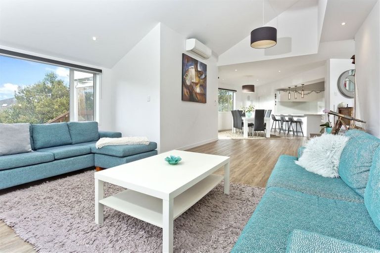 Photo of property in 100 Kowhai Road, Campbells Bay, Auckland, 0630