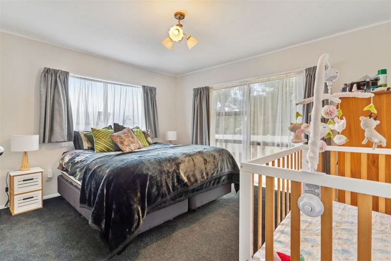 Photo of property in 96 Athena Drive, Totara Vale, Auckland, 0629